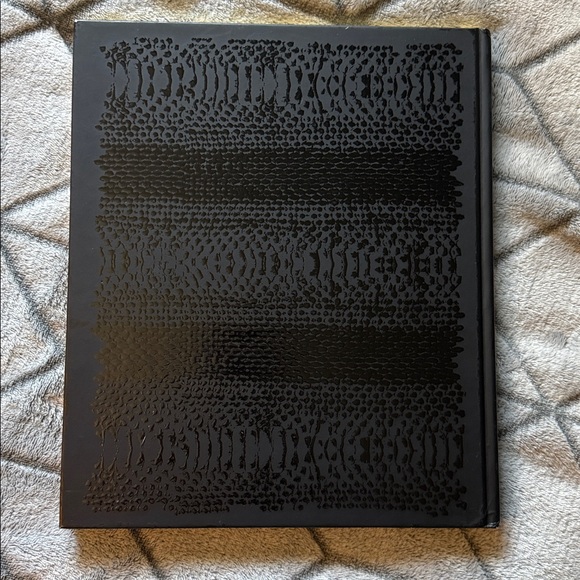 Taylor Swift RARE Reputation VIP Book Hardcover Rep Coffee Table Book Gold - Picture 2 of 6